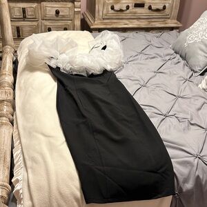 Elegant Black Pencil Skirt with White Tulle Waist Detail